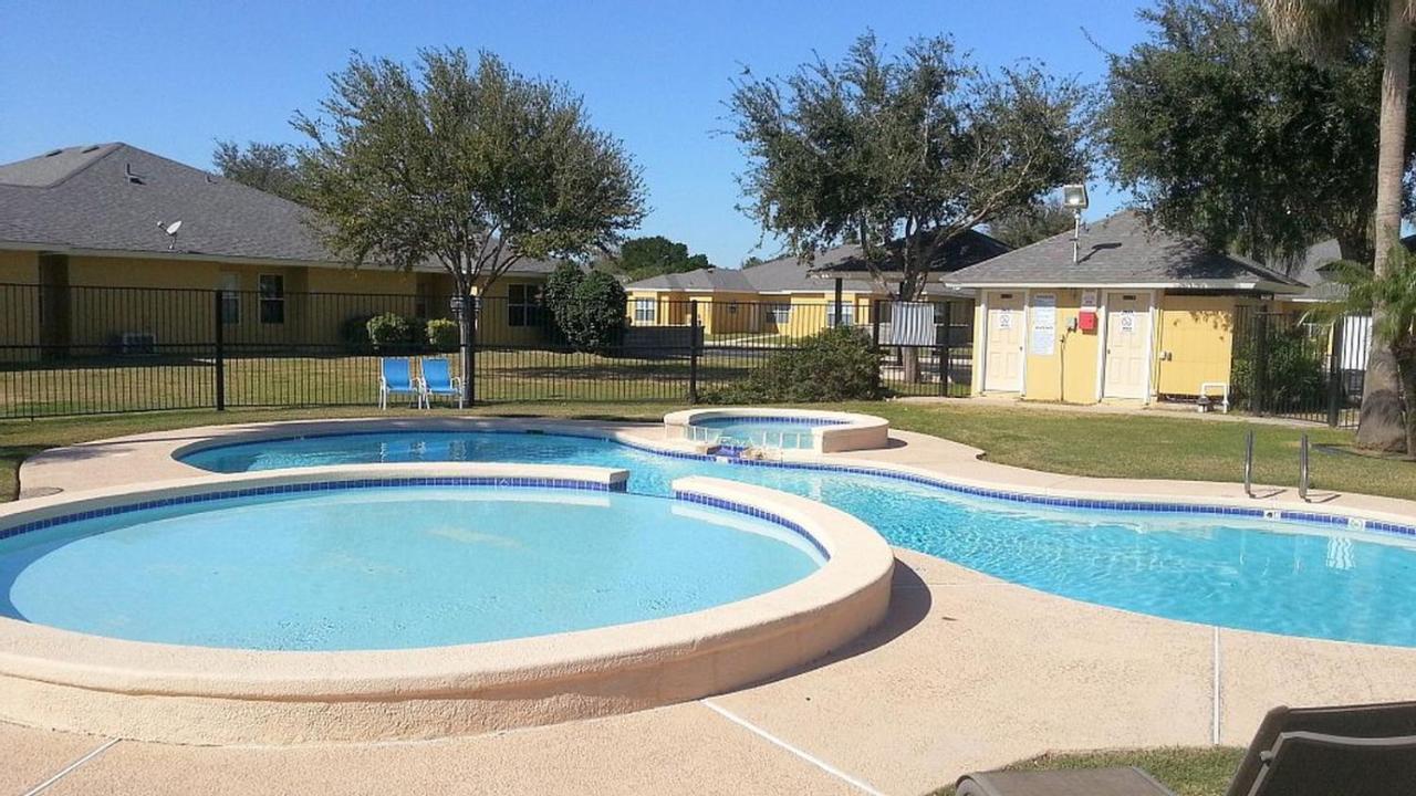 Beautifully Furnished 3Bd 2Br Pool Gated Condo In Mcallen, Tx Pharr Kültér fotó